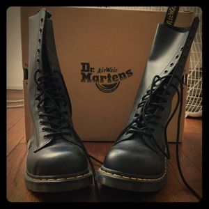 Dr Martens 1940 Boot - Black Fine Haircell - UK 6